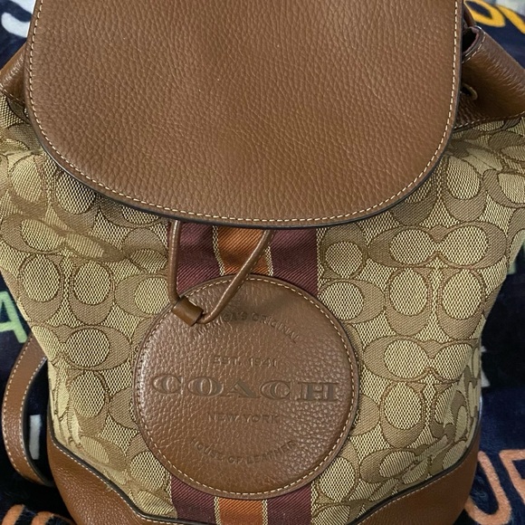 COACH DEMPSEY DRAWSTRING BACKPACK IN SIGNATURE JACQUARD with PATCH & STRIPE - Picture 1 of 7